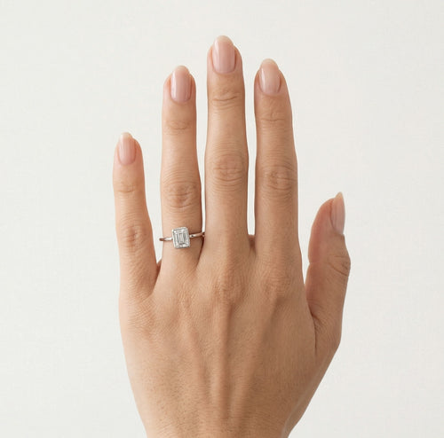 Bague en argent avec taille émeraude