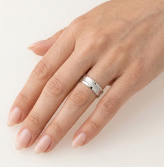 Alianza de boda gruesa de oro blanco brillante