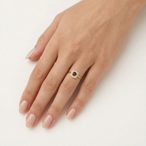 Simple royal yellow gold garnet ring