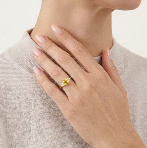 Bague en saphir jaune taille coussin