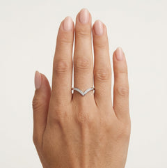 Bague en argent avec zircon cubique en forme de V
