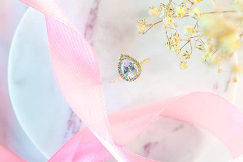 Birnenförmiger Zirkonia-Gelbgold-Ring