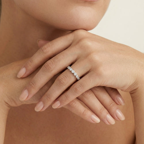 Gleaming cubic zirconia ring