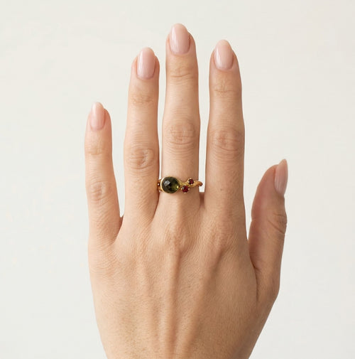 Planetary glow yellow gold fine step-cut ring
