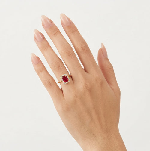 Anillo Royal de rubí con corte esmeralda.