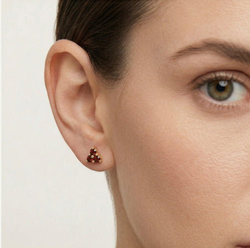 Pendientes de granate tipo botón