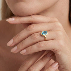 Zlatý prsten s topazem