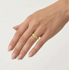 Yellow gold croissant ring