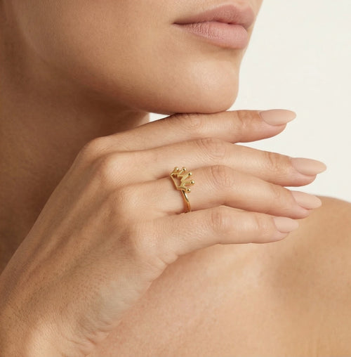 Prsten ze žlutého zlata s korunkou princezny