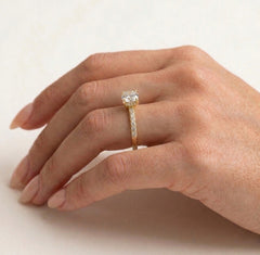  Zlatý prsten s velkým akcentem