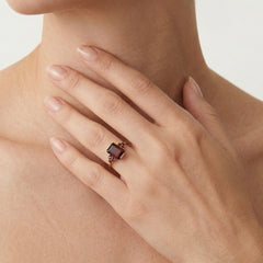 Elegantes Granat-Ring-Duo in Gelbgold