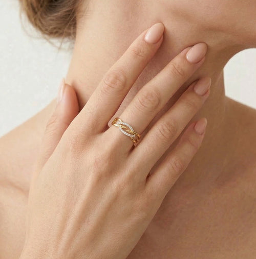 Lesklý prsten ze žlutého zlata s kubickými zirkony