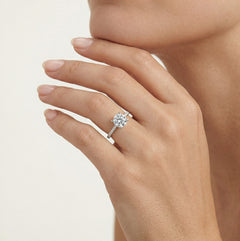 Strahlender Silberring mit Zirkonia