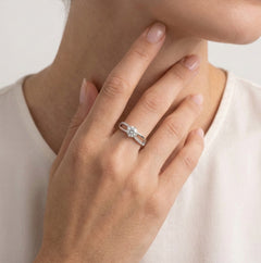 Gedrehter Solitär-Silberring