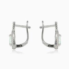 "Ovale Tropfen-Ohrringe mit weißem Opal"