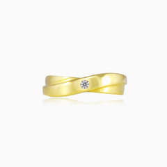 Bague torsadée en or avec une zircone cubique