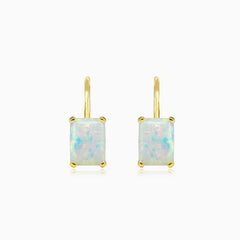 Boucles d’oreilles en or avec opale blanche rectangulaire