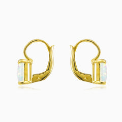 Boucles d’oreilles en or avec opale blanche rectangulaire