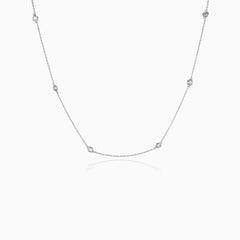 Collier long à sertissage clos