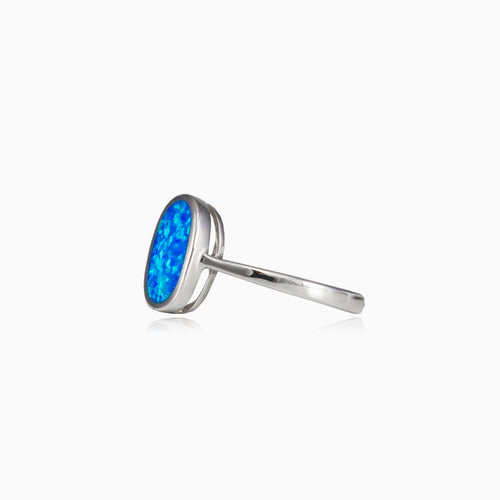 Bague ovale plate en opale bleue