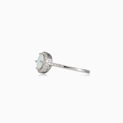Bague ronde en opale blanche royale