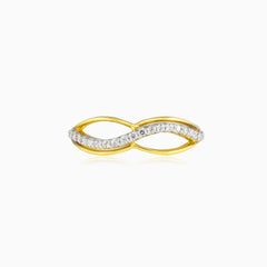 Bague or infini avec rangée surélevée de zirconium cubique