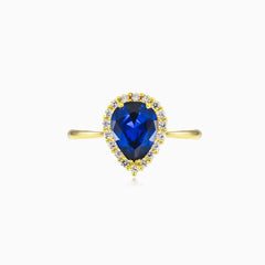 Anillo de cuarzo azul en corte pera y oro
